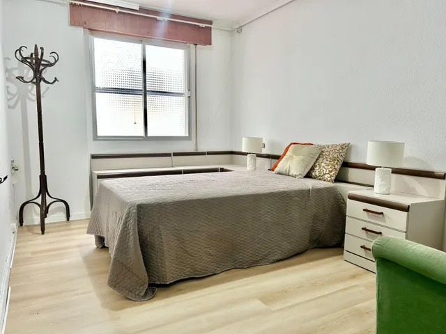 Amplio apartamento con vistas al Paseo, Frente al Club Náutico de Torrevieja — 11