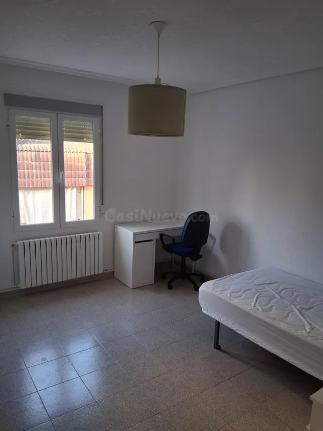 Amplio piso de cuatro dormitorios con muebles a estreno. — 2