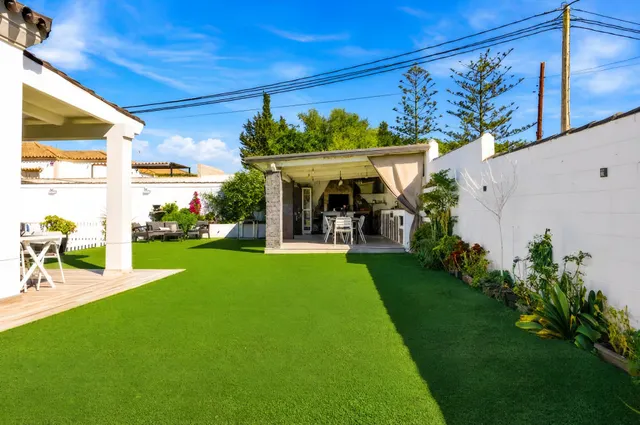Chalet ideal para vivir todo el año, en la entrada de Chiclana. — 14