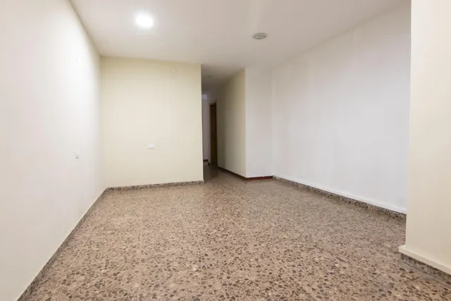 LOCAL COMERCIAL EN VENTA EN CALLE BENIGAFULL — 17