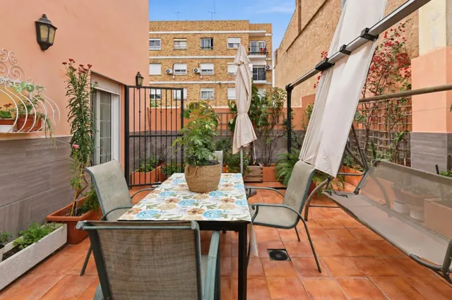 CASA INDEPENDIENTE CON ASCENSOR PRIVADO, GARAJE DIÁFANO DE G - foto 2