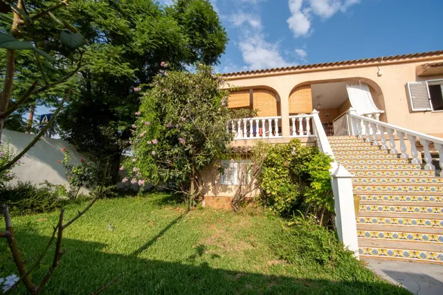 Chalet independiente en parcela esquinera de 515 m2 con gran garaje en Maravisa — 9