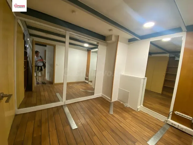 En Burgos. Barrio de gamonal. C/ Barcelona. Se vende estupen - foto 2