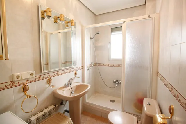 PISO DE TRES habitaciones CON ASCENSOR EN MADRID RÍO — 18