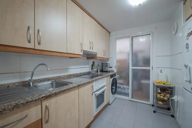 Una vivienda ideal con 2 dormitorios tanto para vivir con total comodidad en planta baja y sin barreras como para inversión segura. ¡Lista para entrar a disfrutar! En Churriana de la Vega. — 12