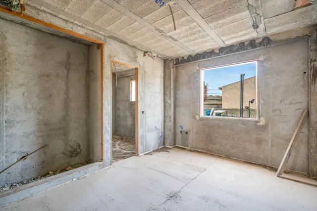 Edificio en María de la Salud en construcción. — 42