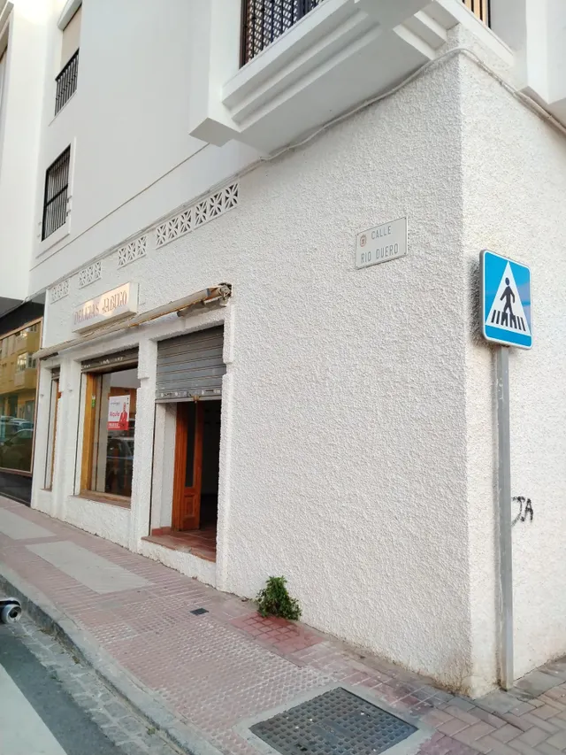 FANTASTICO LOCAL EN UNA DE LAS MEJORES ZONAS DE MOTRIL — 3