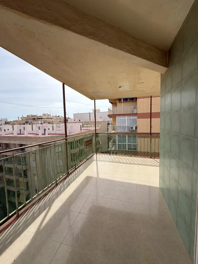 Ático con gran terraza y vistas al mar junto al puerto — 10