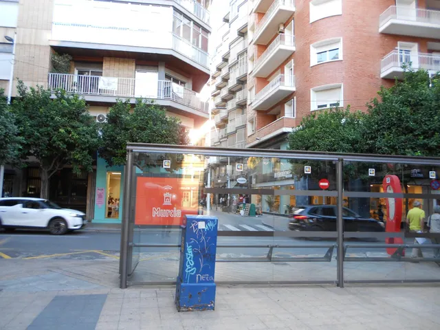 Se alquila oficina en zona Catedral — 12