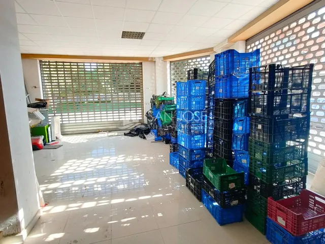 SE ALQUILA LOCAL COMERCIAL DIAFANO ENFRENTE DEL PARQUE DE LA - foto 4