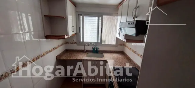 ¡OPORTUNIDAD DE INVERSIÓN! MUY LUMINOSO CERCA DEL AYUNTAMIENTO — 17