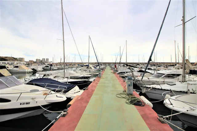 Amarre en el puerto deportivo de Oropesa del Mar — 12