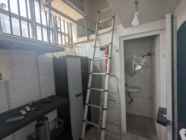Local acondicionado como pescadería a la venta en Estella — 10