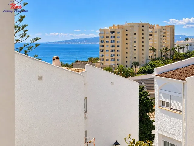 Apartamento reformado y amueblado con terraza a 300 metros de la Playa de la Rada, Estepona — 31