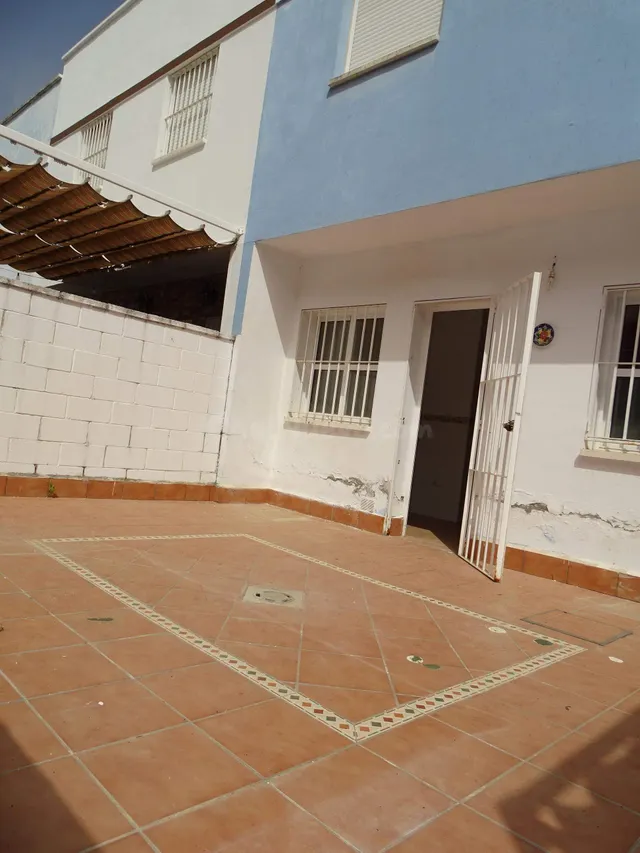 CASA ADOSADA EN GERENA EN AVENIDA DE LAS LUMBRERAS - foto 4