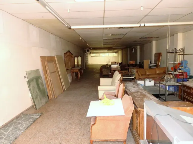 LOCAL COMERCIAL AL POBLE SEC — 4