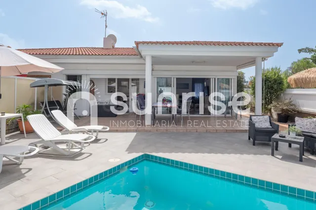Casa con piscina privada en el Campo de Golf - foto 2