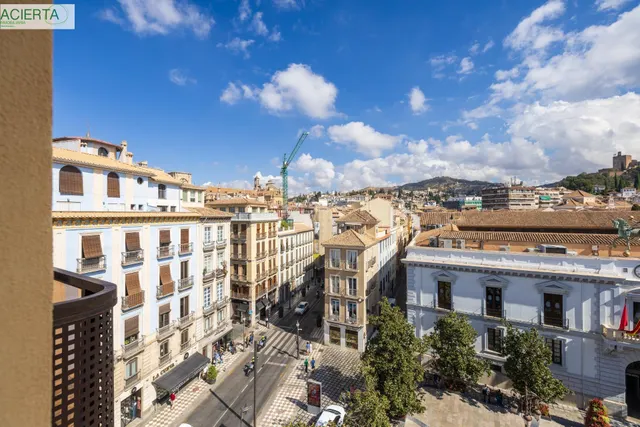 GRAN PISO EN PLAZA DEL CARMEN FRENTE AL AYUNTAMIENTO. — 45