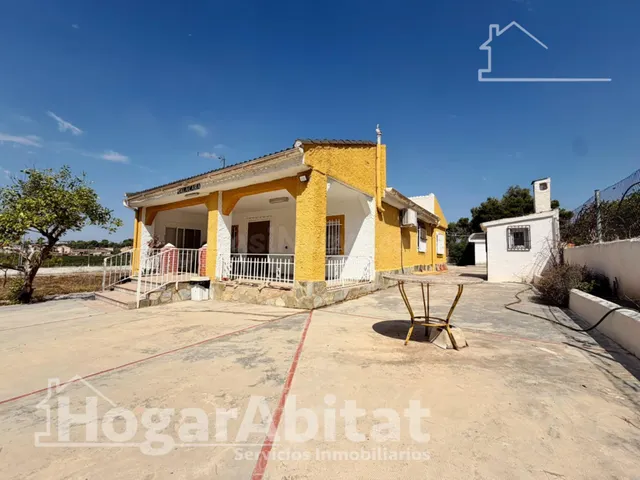 CHALET CON PISCINA, GARAJE Y TERRAZA - foto 2