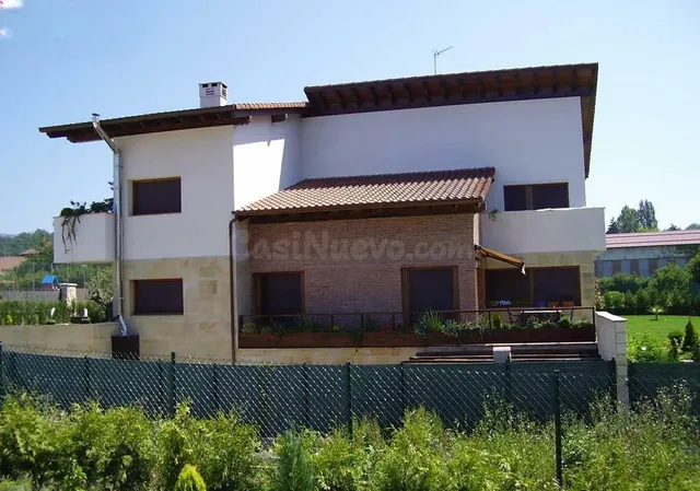 Chalet en venta situado en Zuia, Álava - foto 3