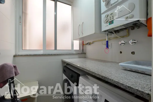 ¡vistas despejadas! amplio, alto y moderno con ascensor y balcón — 37
