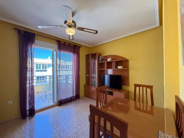 Ático con vistas al mar en av. de las habaneras con vistas al mar. 2 dorm. 1 baño. superficie de 79 m2. — 28
