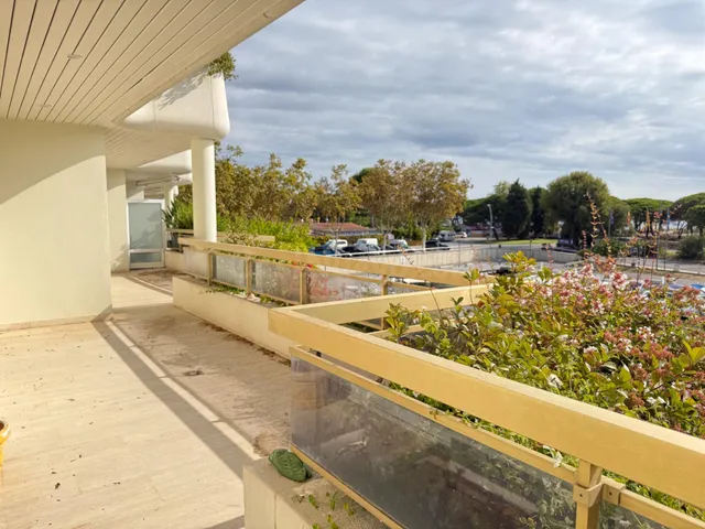 EXCLUSIVO PISO ESQUINERO DE 150 M2 CON TERRAZA PRIVADA DE 87