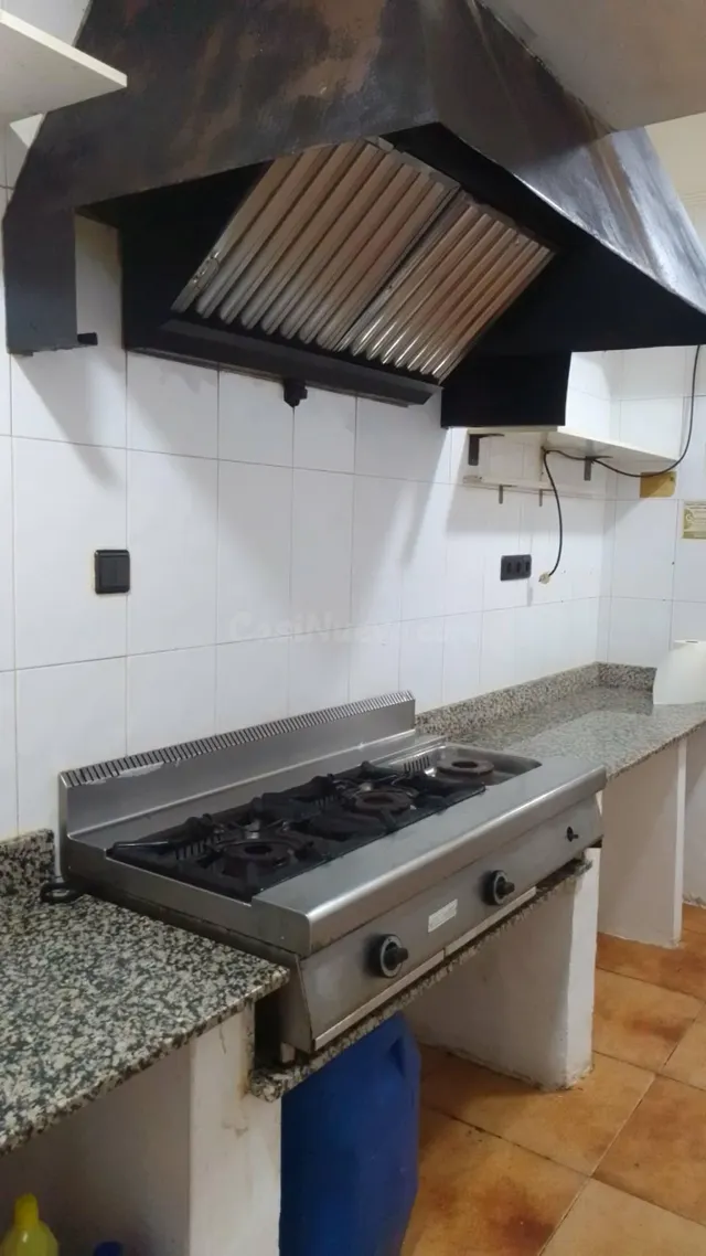 SE VENDE LOCAL EN TOSCAR (antigua cafetería) - foto 4
