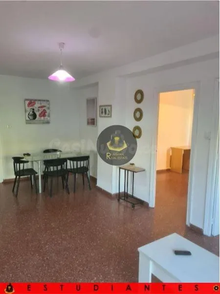 EST/ Piso de CUATRO dormitorios en CARTUJA - foto 4