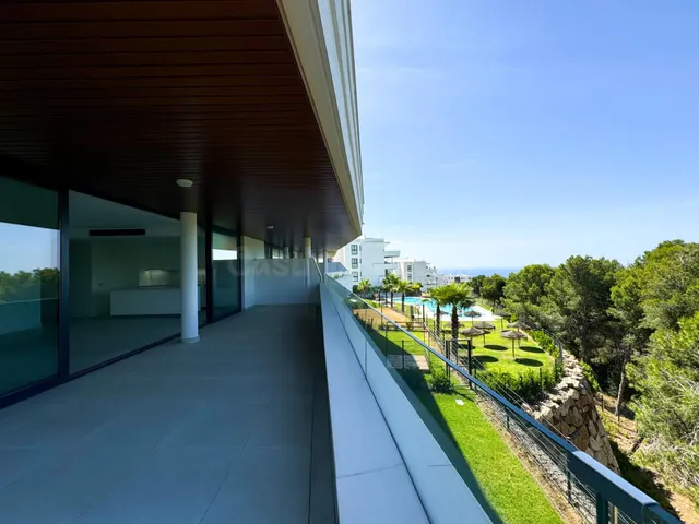 Venta de piso con tres dormitorios en Fuengirola, Málaga, Co