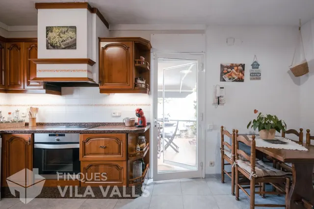 Casa con terraza, jardín y amplios espacios — 18