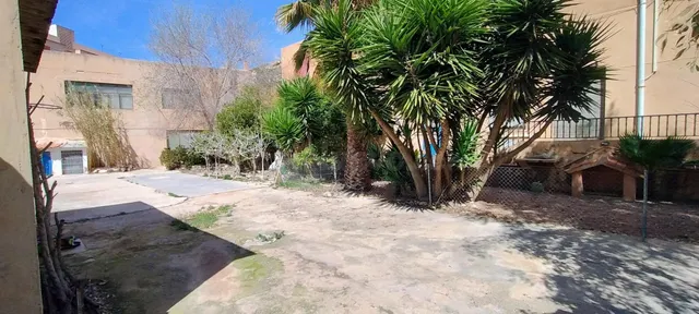 SE VENDE CHALET Y EDIFICIO DE 2 PLANTAS EN PETRER