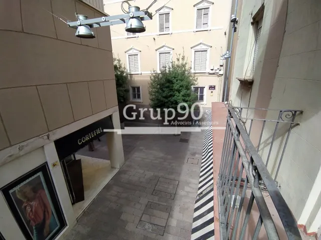 ATENCIÓN INVERSORES!! EDIFICIO EN EL  EIX COMERCIAL — 4