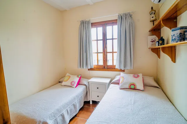 VENTA CASA CON TERRENO, PISICINA Y RESTAURANTE. — 9