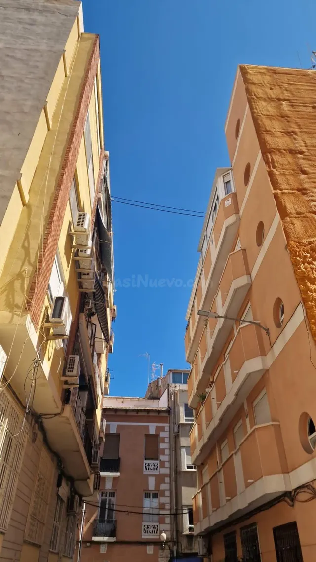 PISO UNICO EN EL EDIFICIO EN ALICANTE EN BUEN ESTADO CON LIC - foto 2