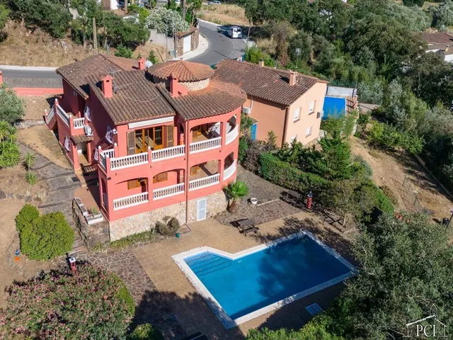 CHALET CON LICENCIA TURÍSTICA Y PISCINA PRIVADA - CALONGE