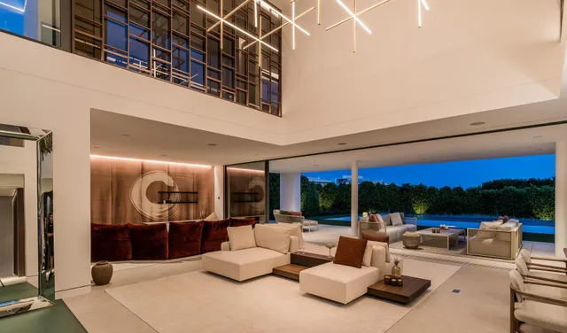Sofisticada villa con vistas al mar en la Milla de Oro, Marbella — 30
