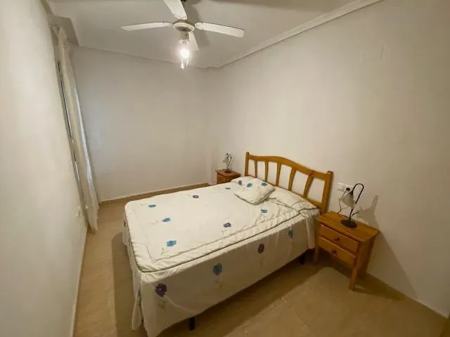 Piso en pleno centro, 2 dormitorios con orientación Este. — 12