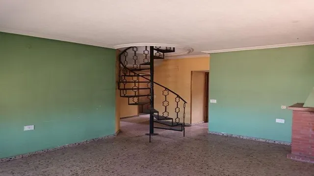 EDIFICIO EN VENTA EN ALISEDA — 2