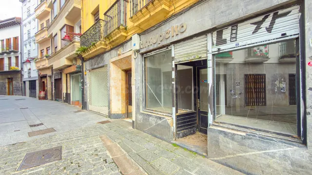 Local comercial en Gudarien Plaza