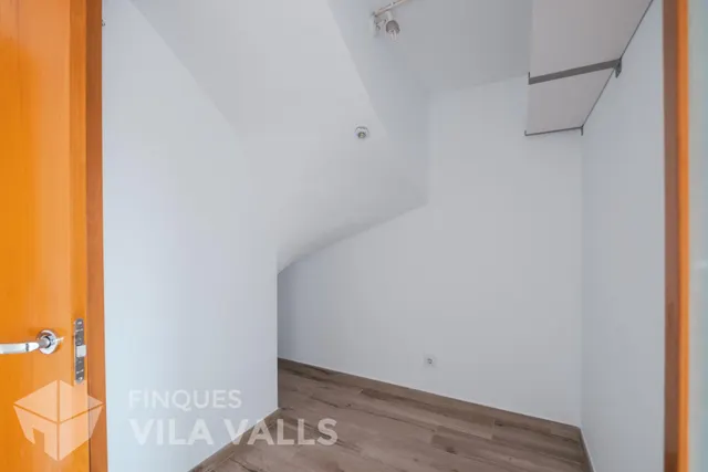 Piso dúplex en pleno centro de Caldes. Ascensor, terraza, 2 balcones y parking incluido. — 14