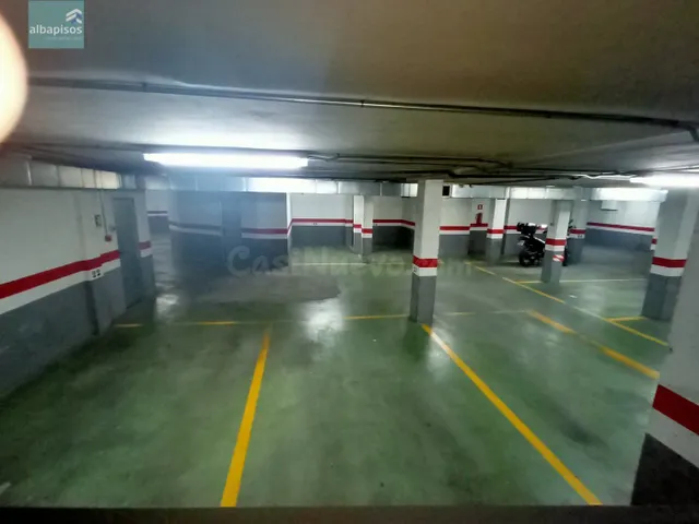 SE ALQUILAN DOS PLAZAS DE GARAJE DE 12 METROS CUADRADOS JUNT - foto 3