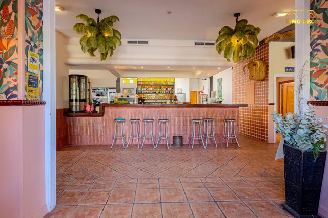 “Restaurante con licencia en 1.993 m2 de parcela y potencial para 3 viviendas en Hita” — 17