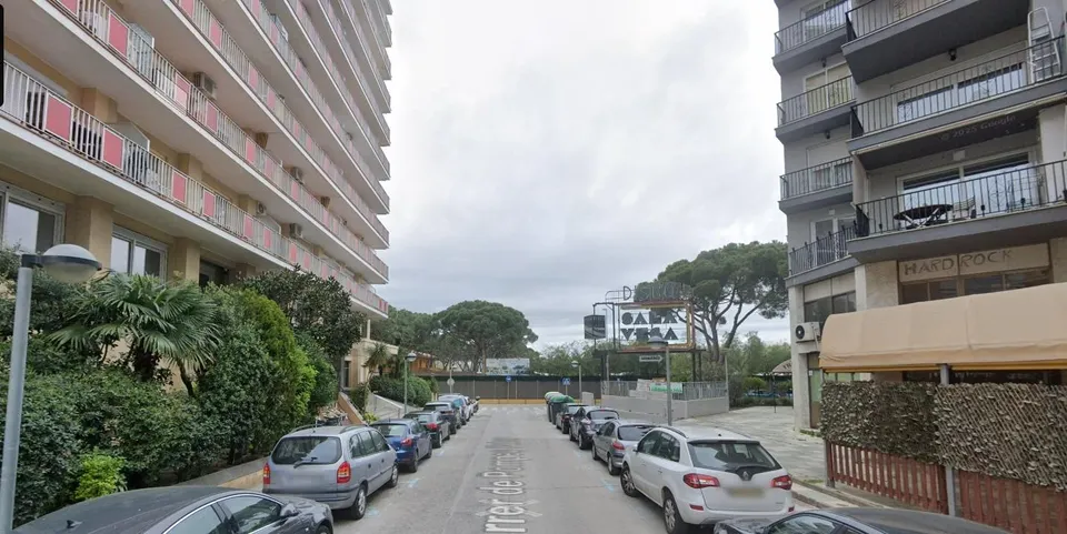 PISO EN BLANES