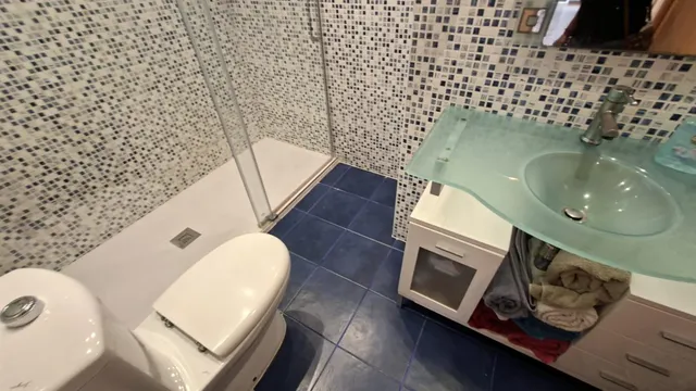 Apartamento ubicado en primera línea playa Daimús, destaca por su privilegiada orientación noroeste que regala vistas despejadas al mar — 10