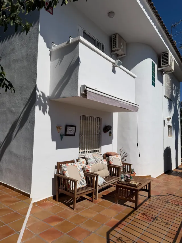 Espectacular Chalet en La Pobla de Vallbona - Ideal para Vivir — 12
