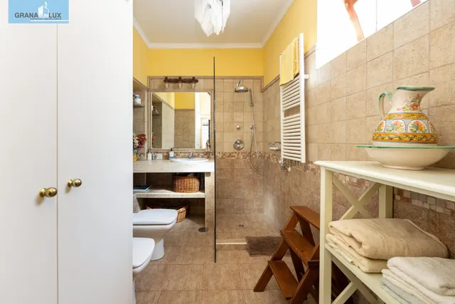 GRAN CASA EN ALBAICÍN BAJO. — 9