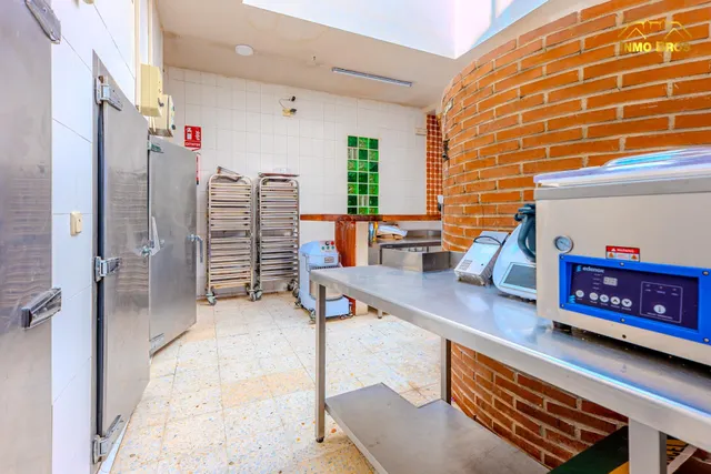 “Restaurante con licencia en 1.993 m2 de parcela y potencial para 3 viviendas en Hita” — 34