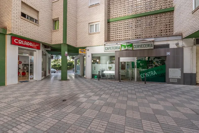 Venta de cafetería La Contraviesa de 160 m2  junto a Alcampo — 34
