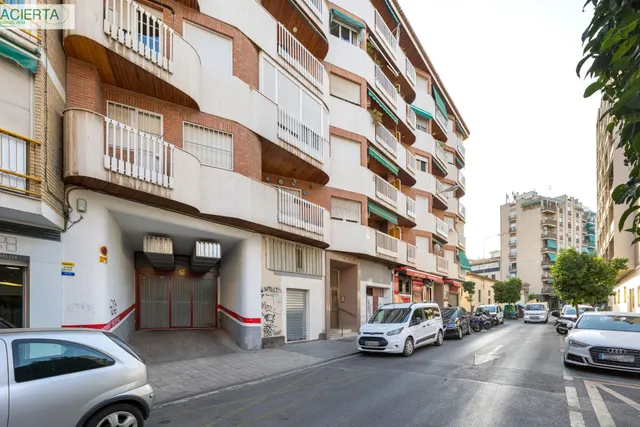 ¡Oportunidad Única en Granada! Piso Espectacular  en Plaza de Gracia — 26
